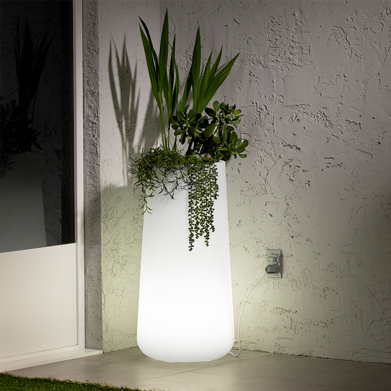 Dalya lighted planter pot