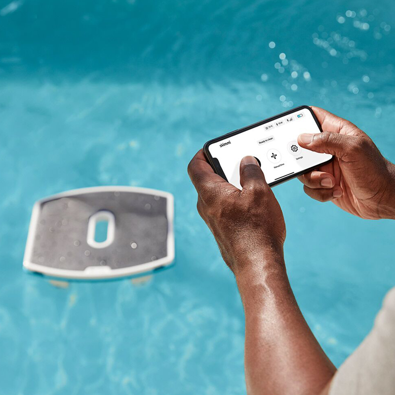 Dolphin Skimmi solar-powered robotic pool