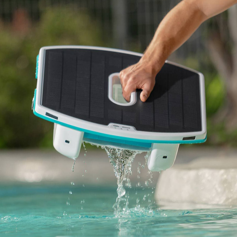 Dolphin Skimmi solar-powered robotic pool
