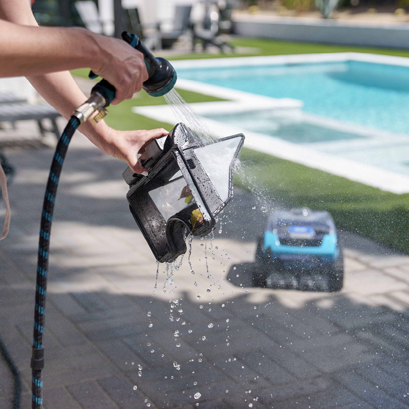 Polaris Freedom cordless robotic cleaner