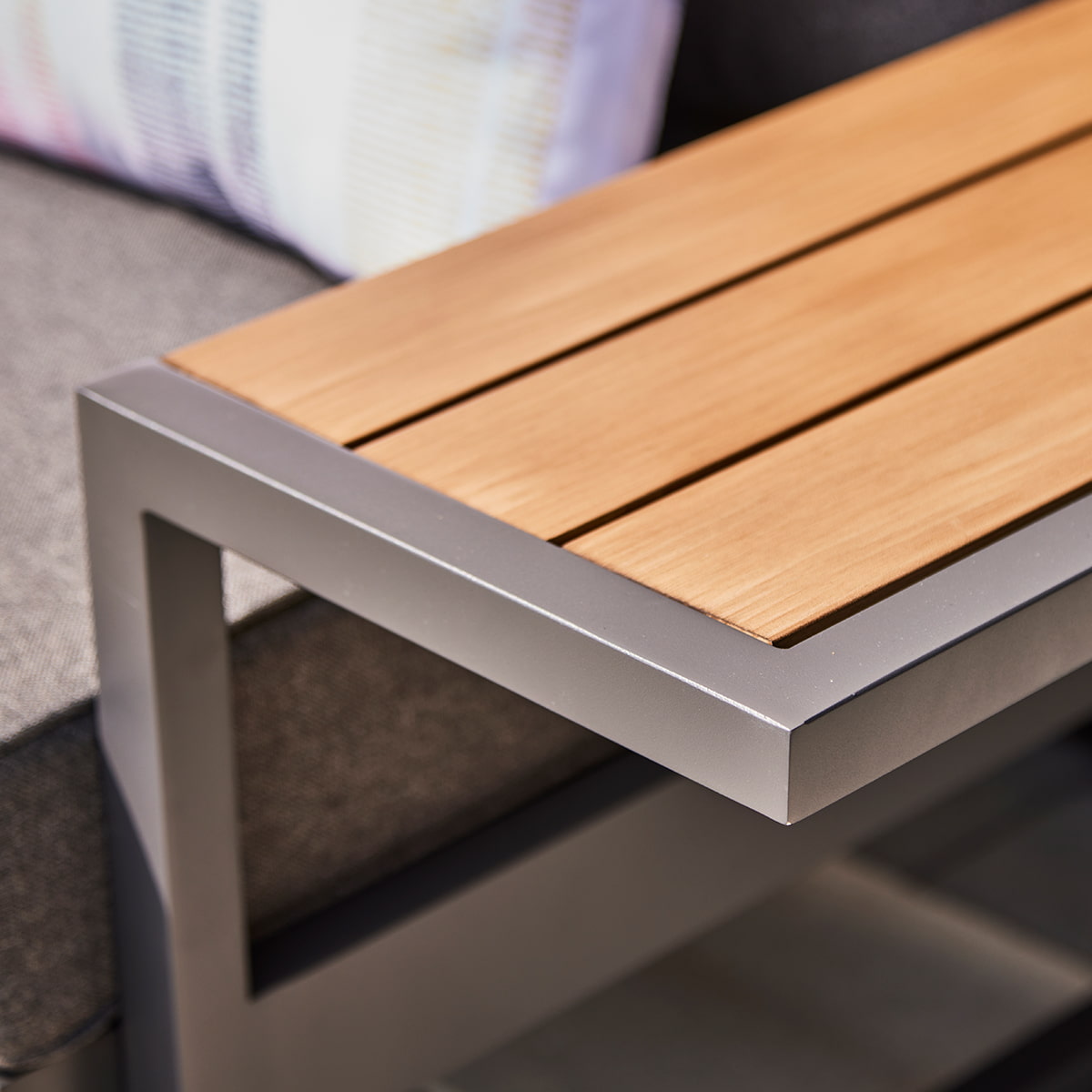 Ensemble conversation avec table d'appoint Nora