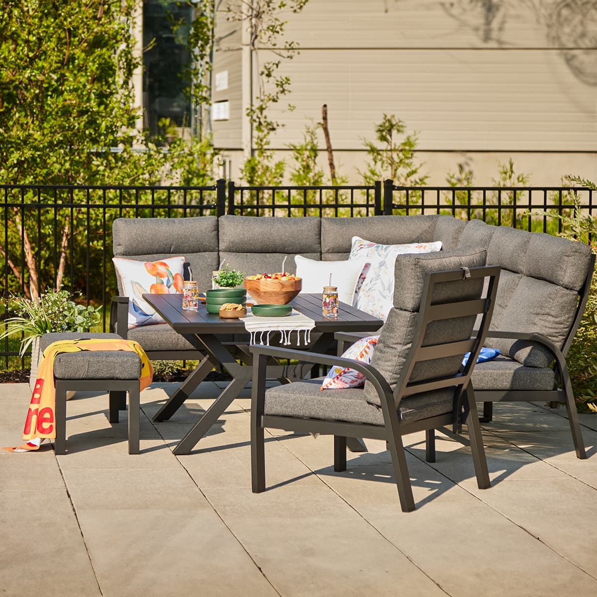 Soglio Dining Sectional