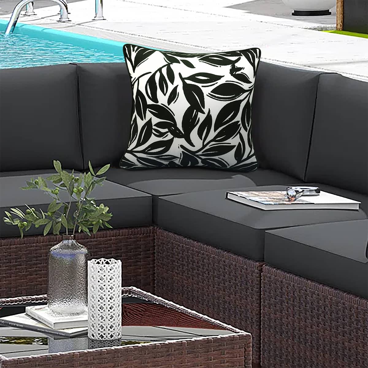 Coussin carré 18x18 po - Feuilles Imprimées Noir