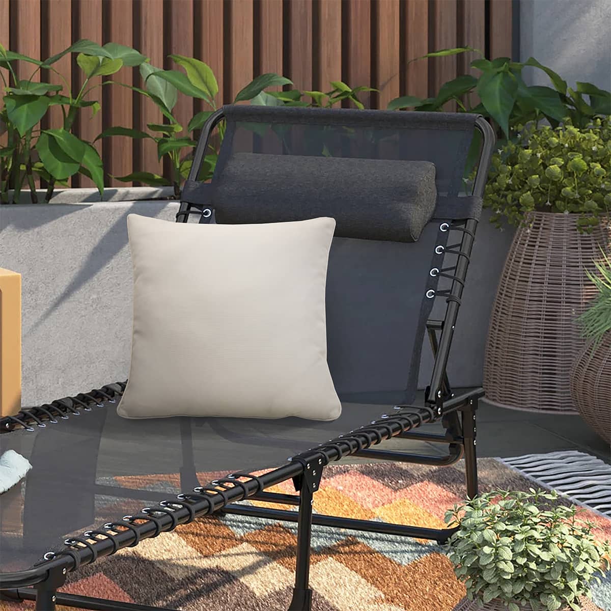 Square Cushion 18x18 in - White