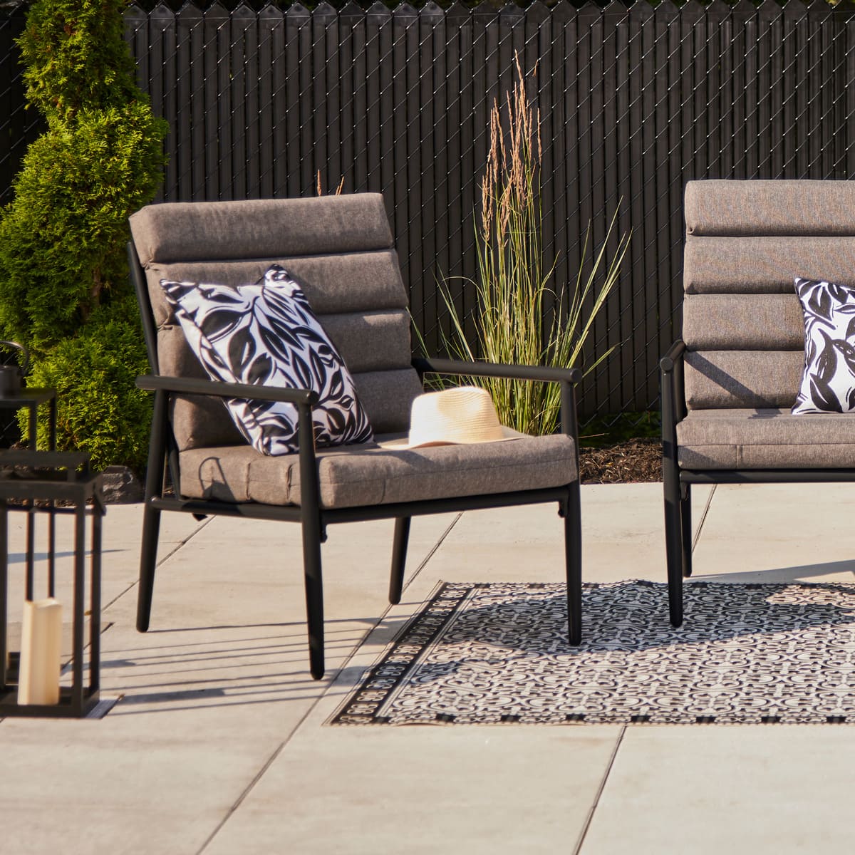 Coussin carré 18x18 po - Feuilles Imprimées Noir