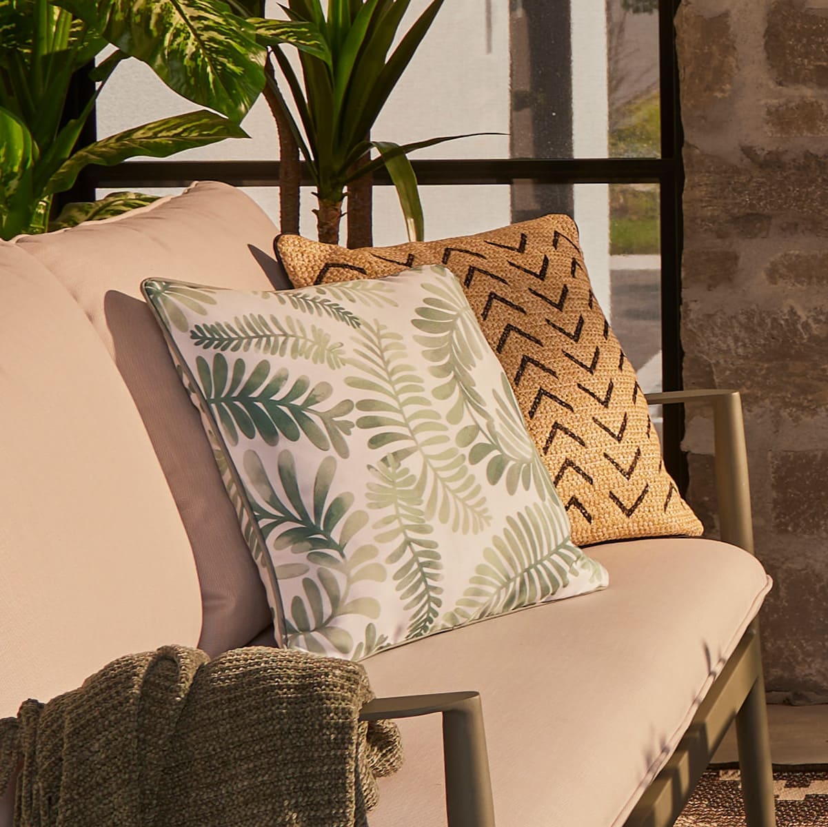 Coussin carré 18x18 po - Imprimé feuille vert sauge