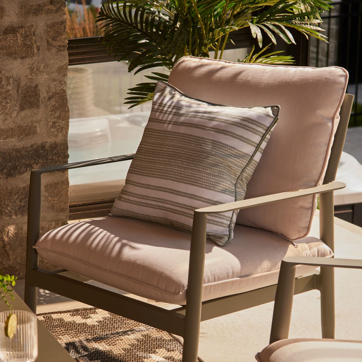 Coussin carré 18x18 po - Imprimé rayé vert sauge