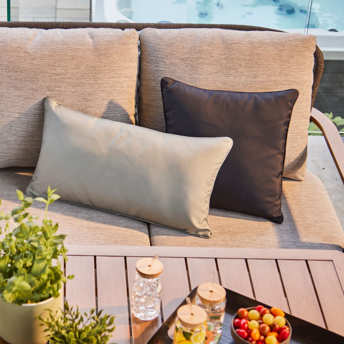 Square Cushion 18x18 in - Black