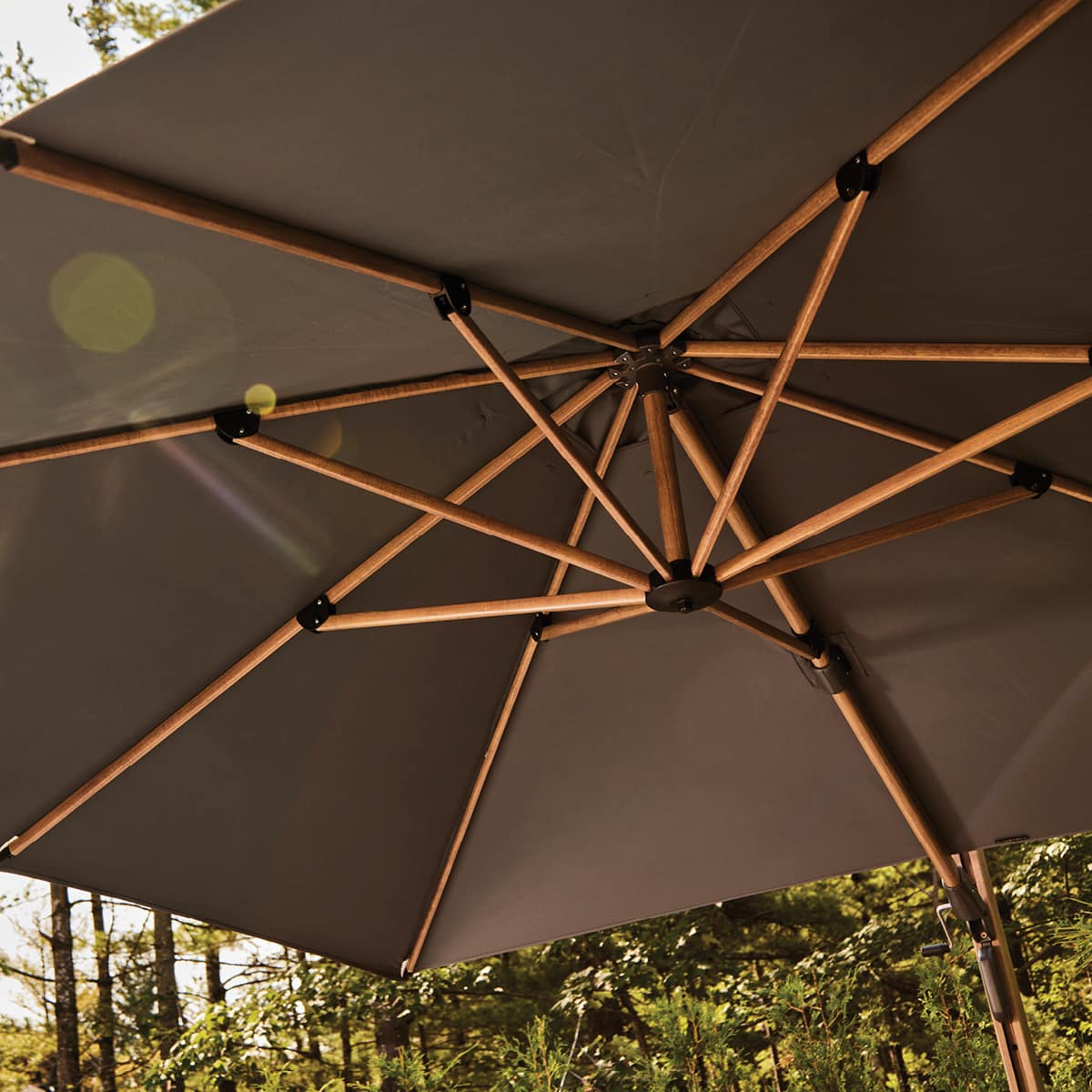 Parasol suspendu carré Deluxe 10' base X - Fini bois et gris