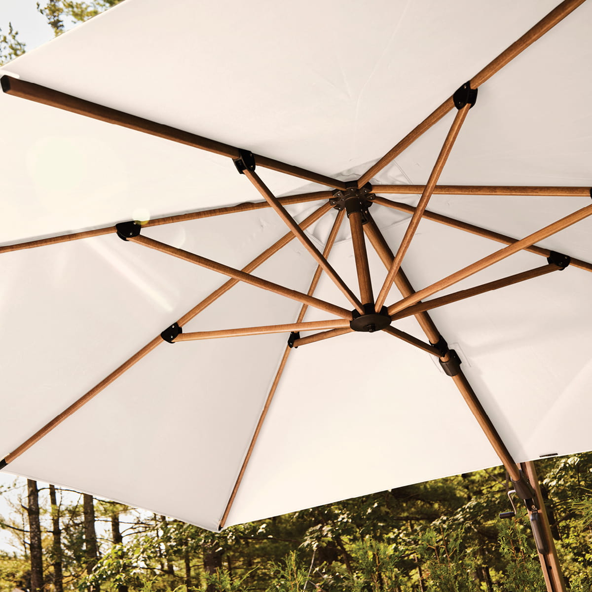 Parasol suspendu carré Deluxe 10' base X - Fini bois et crème