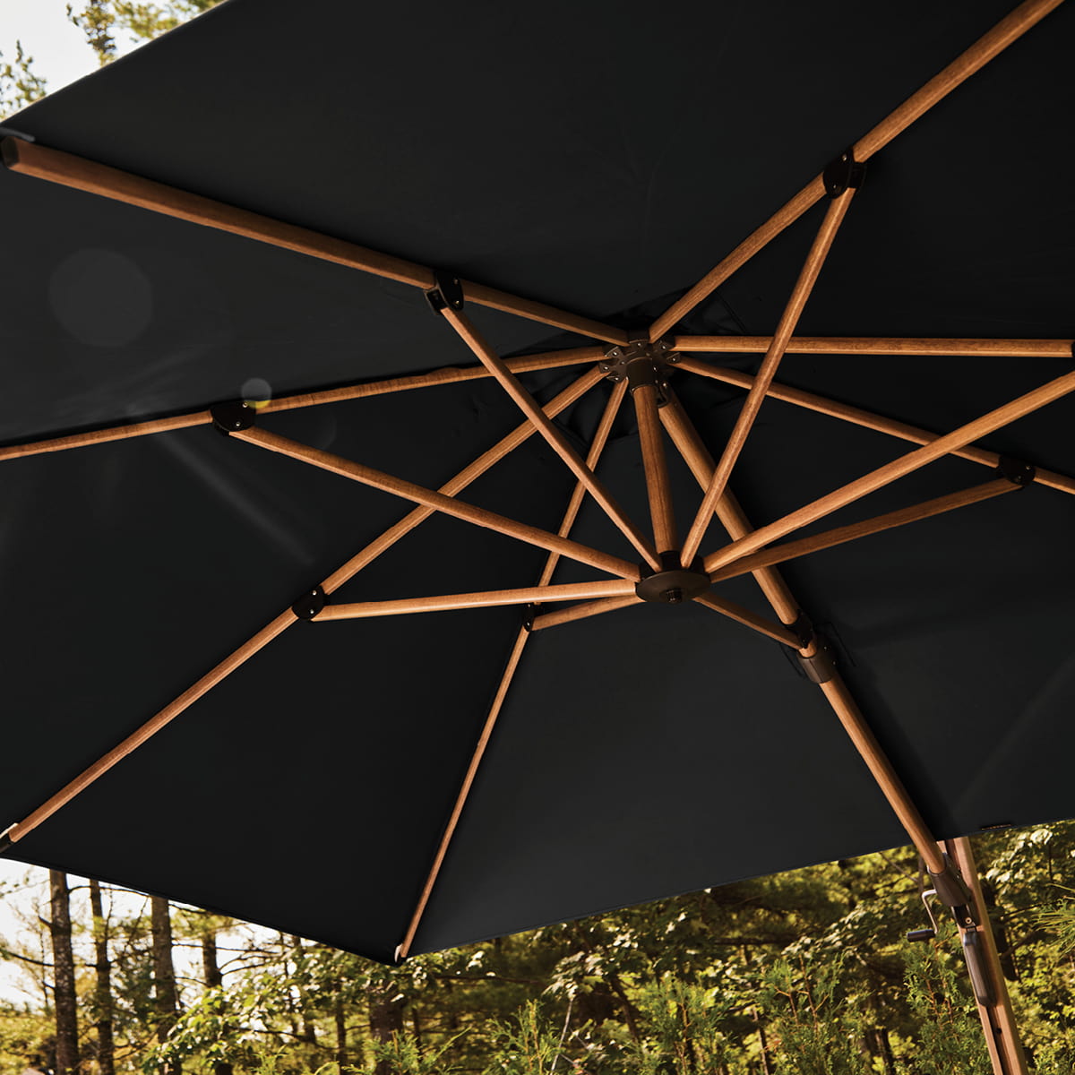 Parasol suspendu carré Deluxe 10' base X - Fini bois et noir
