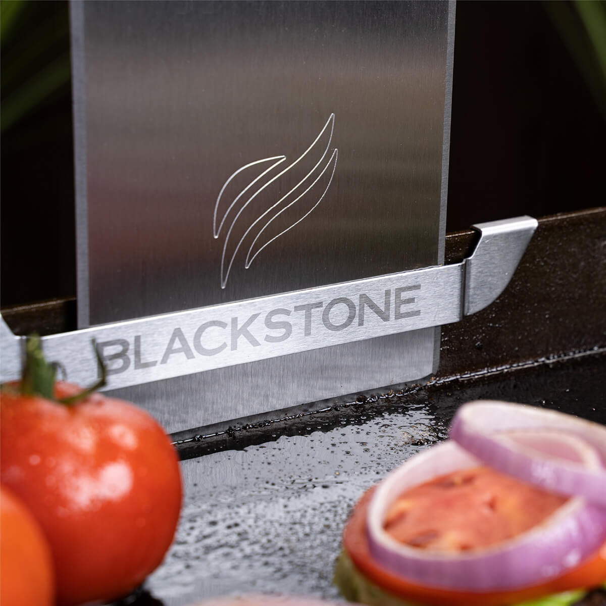 Porte-outils et trappe à graisse arrière