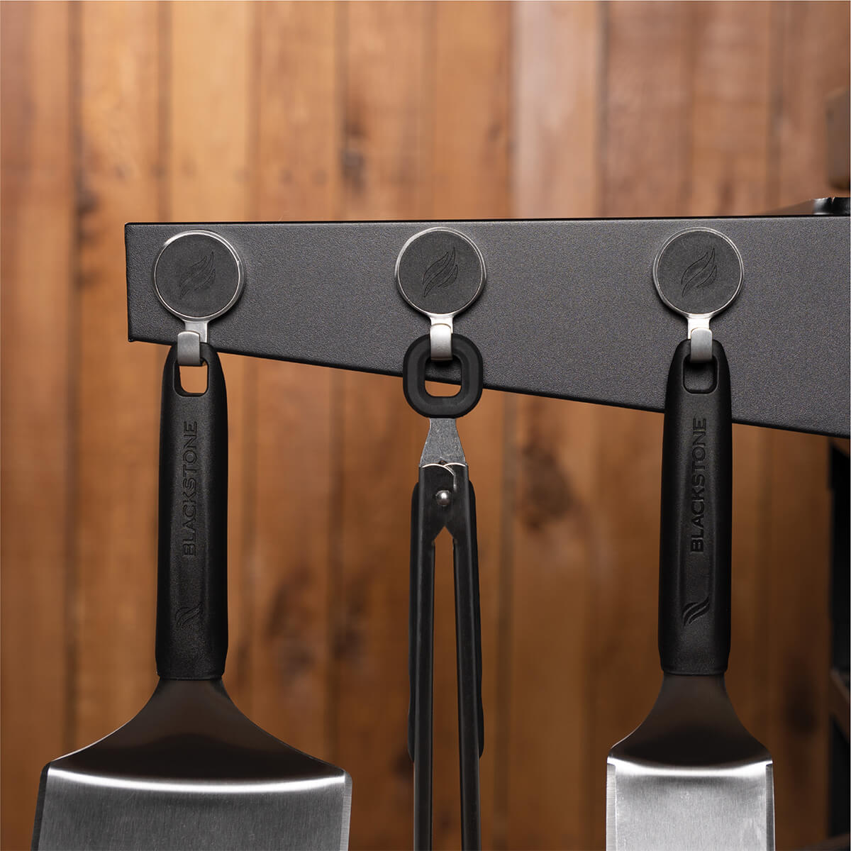 Porte-outils et trappe à graisse arrière