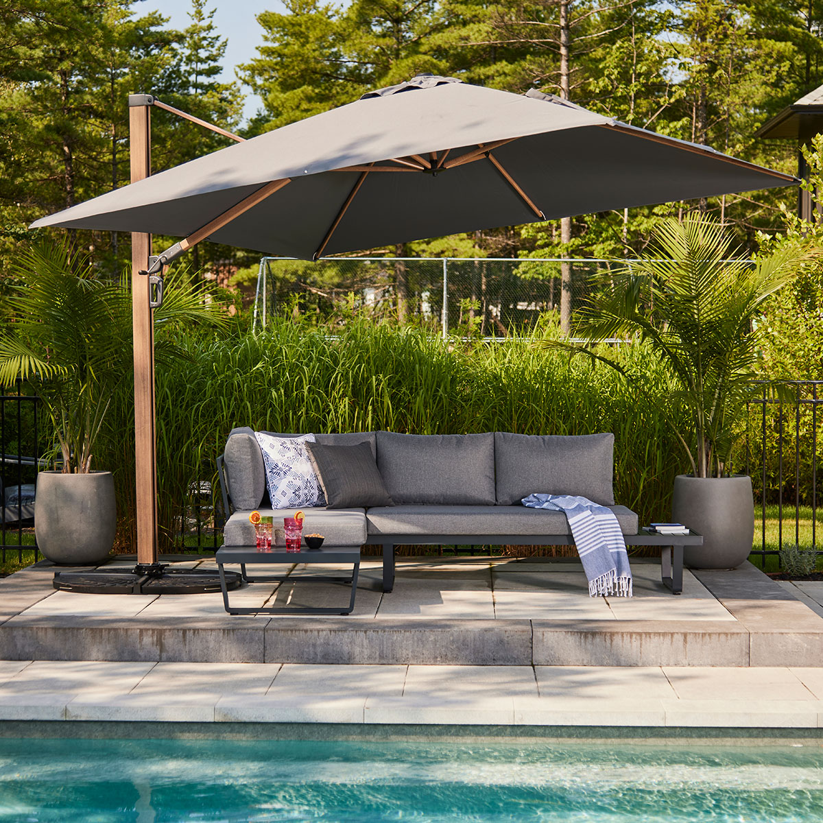 Deluxe 10' square cantilever umbrella – Dark Grey