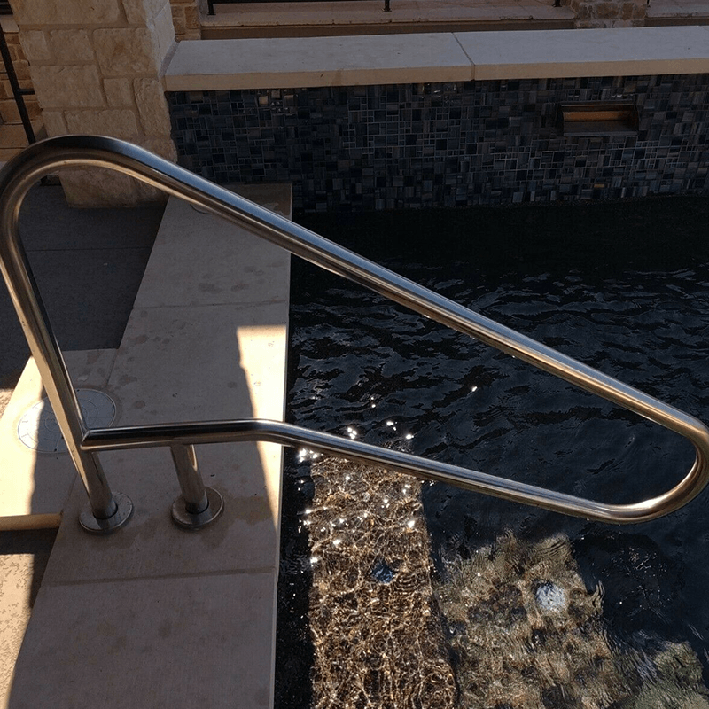 Rampe pour piscine creusée en acier inoxydable S.R. Smith de 54 pouces avec poignée centrale, avec renfort