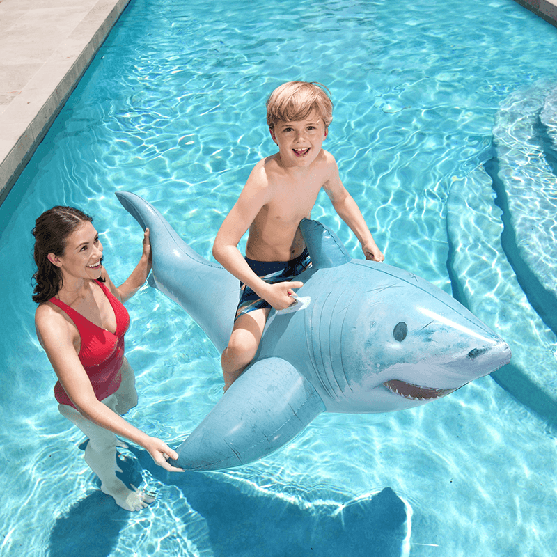 Requin gonflable réaliste de 6 pieds sur flotteur de piscine
