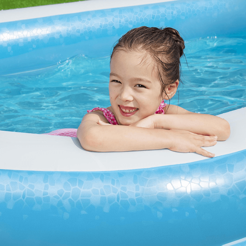 Pataugeoire pour enfants rectangulaire bleue de 8,5 pi