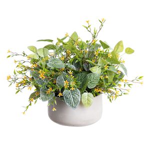 Centre de table de petites fleurs jaunes