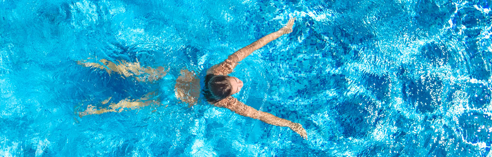 Exercices dans la piscine