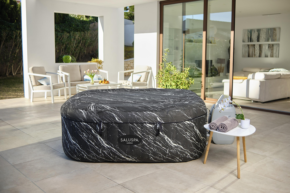 Nettoyer votre spa gonflable : produits et techniques efficaces